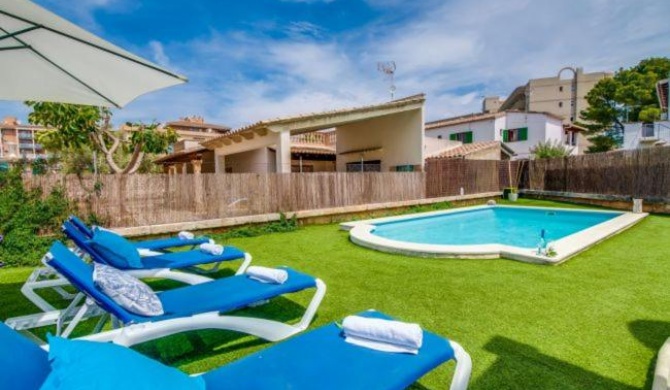 Port d'Alcudia Villa Sleeps 4 with Pool Air Con and WiFi