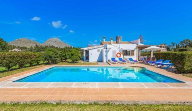 Villa in Port de Pollenca Sleeps 6 includes Swimming pool Air Con and WiFi