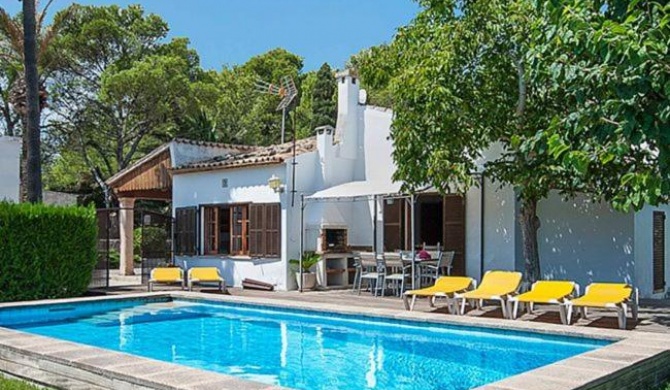 Villa in Port de Pollenca Sleeps 6 includes Swimming pool Air Con and WiFi 7