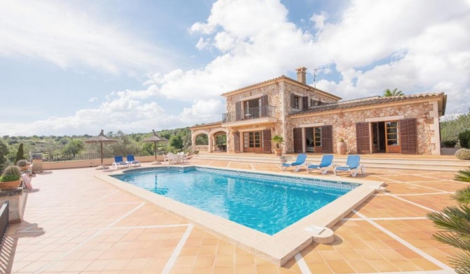 s'Alqueria Blanca Villa Sleeps 8 with Pool Air Con and WiFi