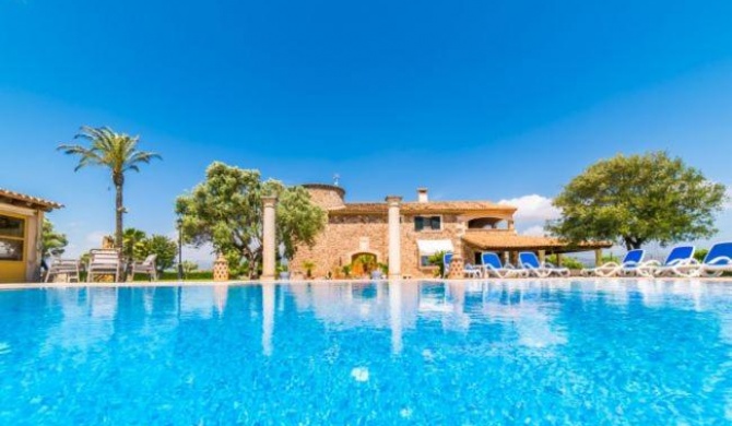 sa Pobla Holiday Home Sleeps 10 with Pool Air Con and WiFi