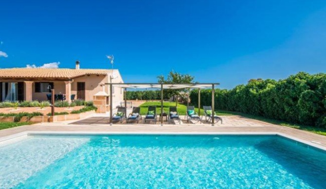 sa Pobla Villa Sleeps 6 with Pool Air Con and WiFi