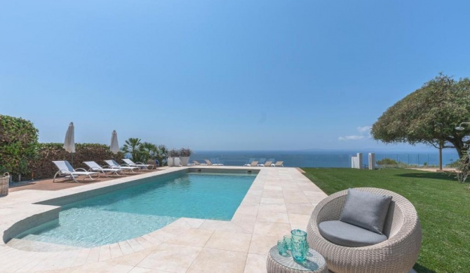 Villa Luna, exclusiva villa con vistas y acceso privado al mar en zona residencial