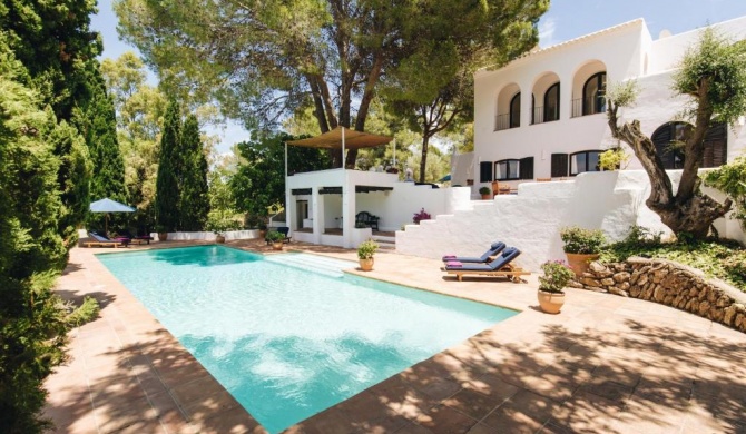 Beautiful 6 Bedroom Villa with Tennis Court, Ibiza Villa 1031