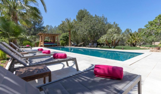 Beautiful 5 Star Villa with Private Pool, Ibiza Villa 1040