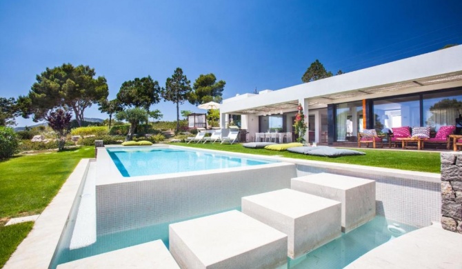 Beautiful 5 Star Villa with Mountain Views, Ibiza Villa 1078