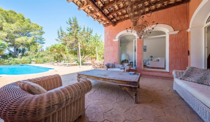 Exclusive Villa in Porroig