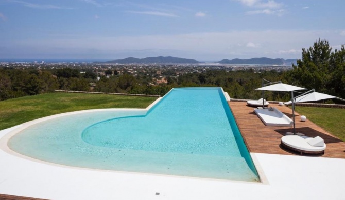 Luxury 6 Bedroom Villa with Beautiful Garden, Ibiza Villa 1039