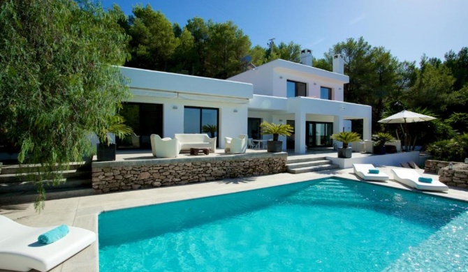 Ultimate 4 Bedroom Villa with Beautiful Sunset Views, Ibiza Villa 1046