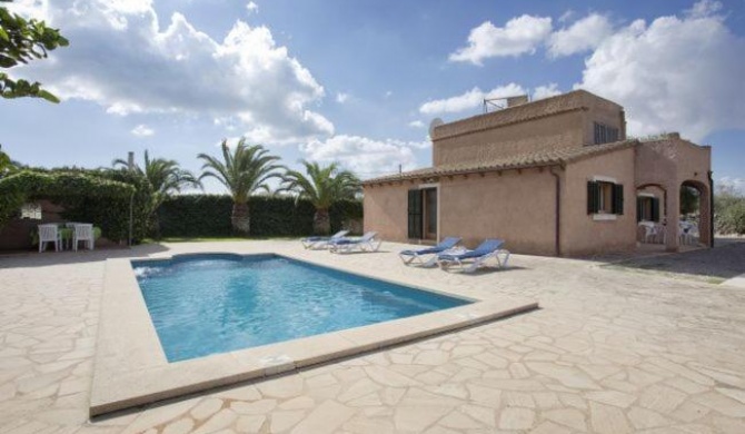 Santanyi Villa Sleeps 4 with Pool Air Con and WiFi