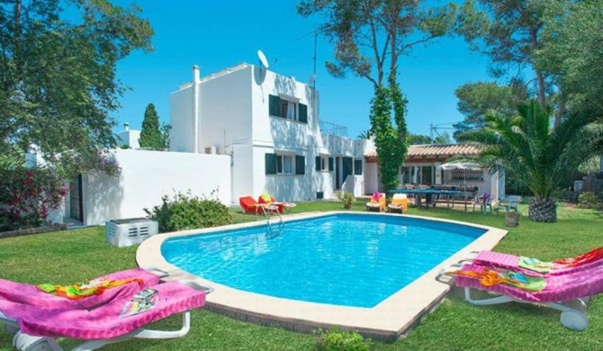 Villa Ferrer in the centre of Cala dOr