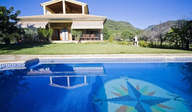 Selva Villa Sleeps 8 with Pool Air Con and WiFi