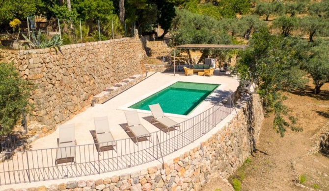 Biniaraix Villa Sleeps 11 with Pool Air Con and WiFi