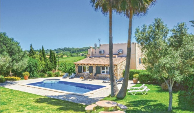 Nice home in Sineu with 3 Bedrooms, Private swimming pool and Outdoor swimming pool