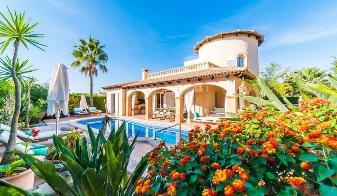 Villa Son Serra, Pool and Chill Out close to the beach