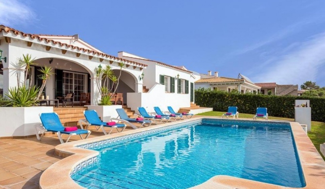 Binibequer Vell Villa Sleeps 8 with Pool Air Con and WiFi